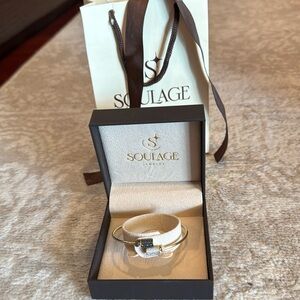 Women’s Bracelet 18 K gold with black & regular diamond